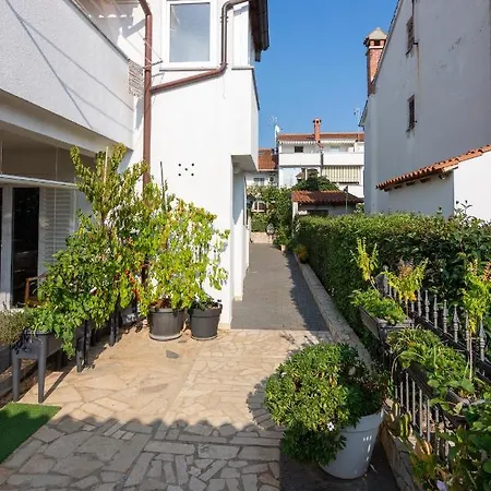 Apartment With A Parking Space - 2288 Rovinj