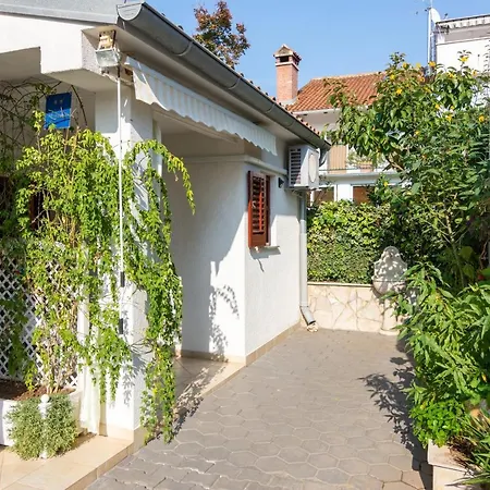 Apartment With A Parking Space - 2288 Rovinj