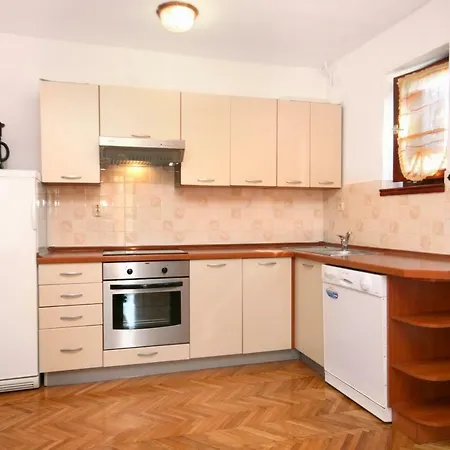 Apartman With Parking Space - 2288 Rovinj